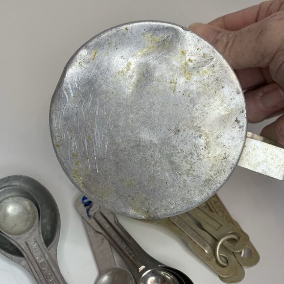 Vintage Aluminum Graduated Measuring Cup And Measuring Spoon Sets Primitive - Picture 6 of 10